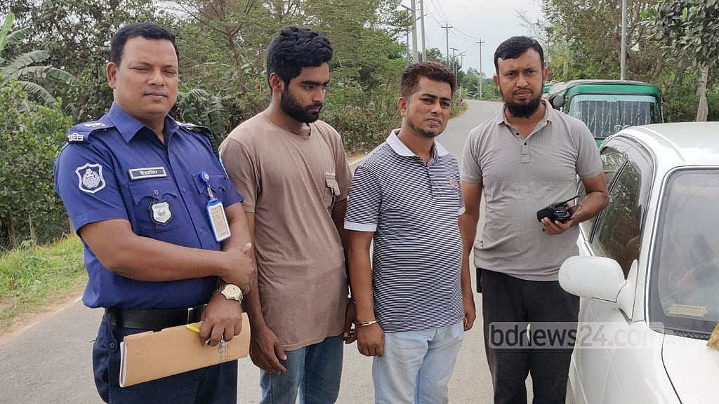 কুমিল্লায় ফেন্সিডিলসহ যুবলীগ নেতা গ্রেপ্তার, প্রাইভেটকার জব্দ