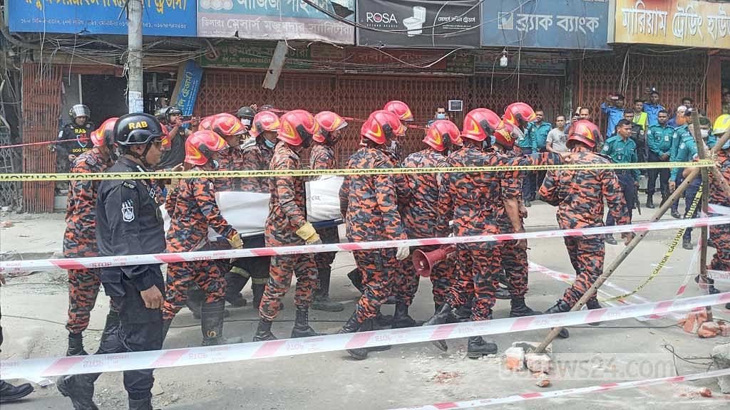 সিদ্দিক বাজারের ভবনে আরেক লাশ, মৃত্যু বেড়ে ২১