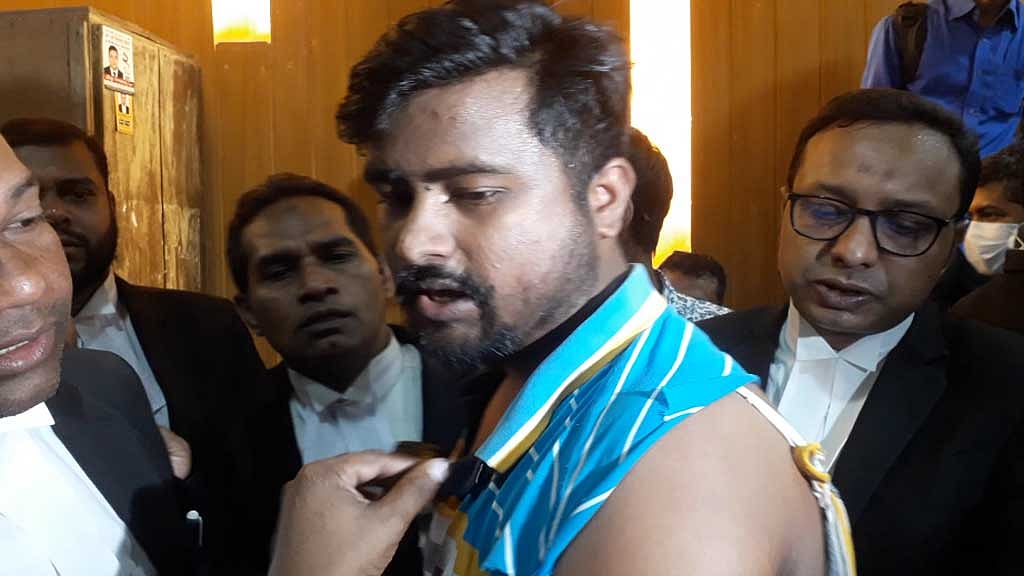 সুপ্রিম কোর্টে সাংবাদিকদের ওপর মারমুখো পুলিশ