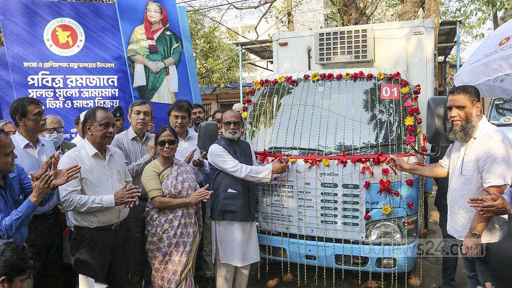 ঢাকায় ‘সুলভ মূল্যে’ দুধ, ডিম ও মাংস বিক্রি কার্যক্রম উদ্বোধন