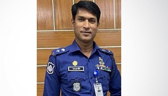 স্ত্রীর মামলায় আলোচিত এসপি ফারুকী বরখাস্ত
