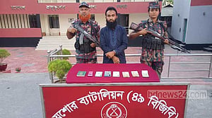 বেনাপোলে ১৬ হাজার কানাডিয়ান ডলারসহ এক ব্যক্তি আটক