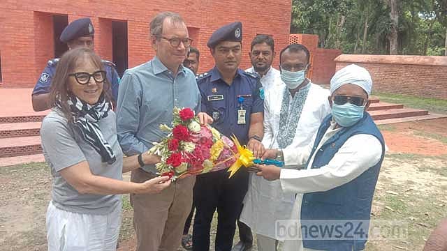ফরিদপুরে জমিদারবাড়ি পরিদর্শনে ব্রিটিশ হাইকমিশনার