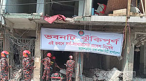 সিদ্দিকবাজারে বিস্ফোরণ: নিখোঁজ স্বপনের খোঁজে ফায়ার সার্ভিস