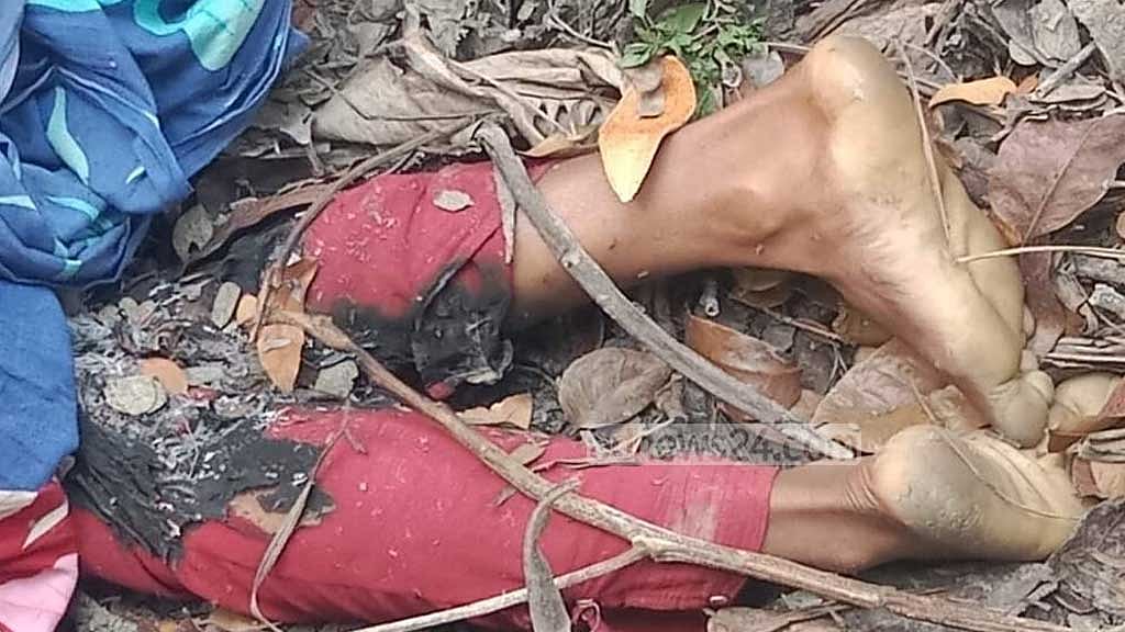ভোলায় গৃহবধূর নগ্ন লাশ, পুলিশের ধারণা ধর্ষণের পর হত্যা