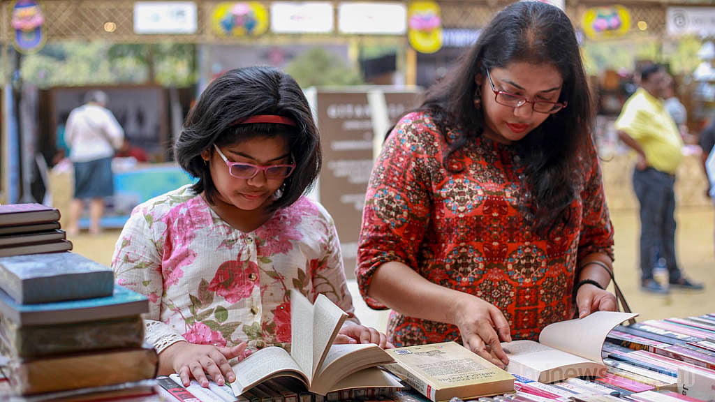 সুরের মূর্ছনায় পর্দা নামল গুলশান সোসাইটির বইমেলার