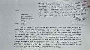 ‘কোটি টাকা আত্মসাৎ’, নরসিংদীর সাবেক সাব-রেজিস্ট্রারের বিরুদ্ধে মামলা