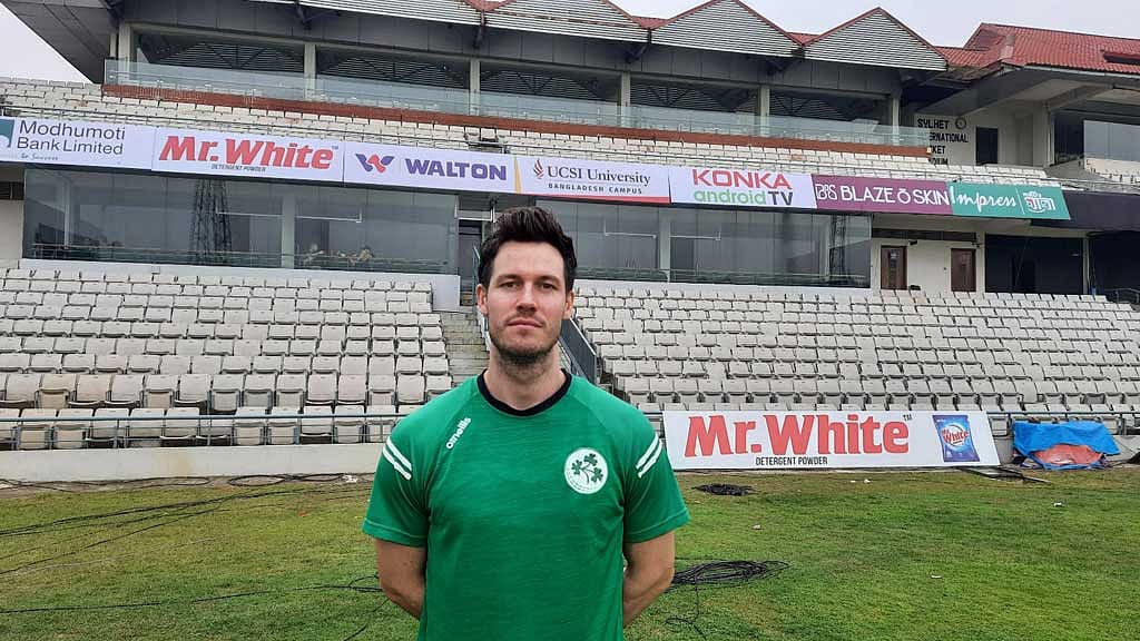 দেশের সফলতম বোলার যেভাবে হয়ে গেলেন পুরোদস্তুর ব্যাটসম্যান