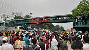সাংবাদিক শামসের মুক্তির দাবিতে ঢাকা-আরিচা মহাসড়ক অবরোধ