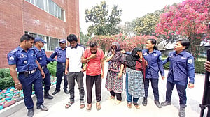 দিনাজপুরে ‘জিনের বিবি পরিচয়ে কোটি টাকা আদায়’, গ্রেপ্তার ৪