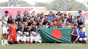 প্রস্তুতিতে প্রাণবন্ত বাংলাদেশ, সতর্ক কাবরেরা