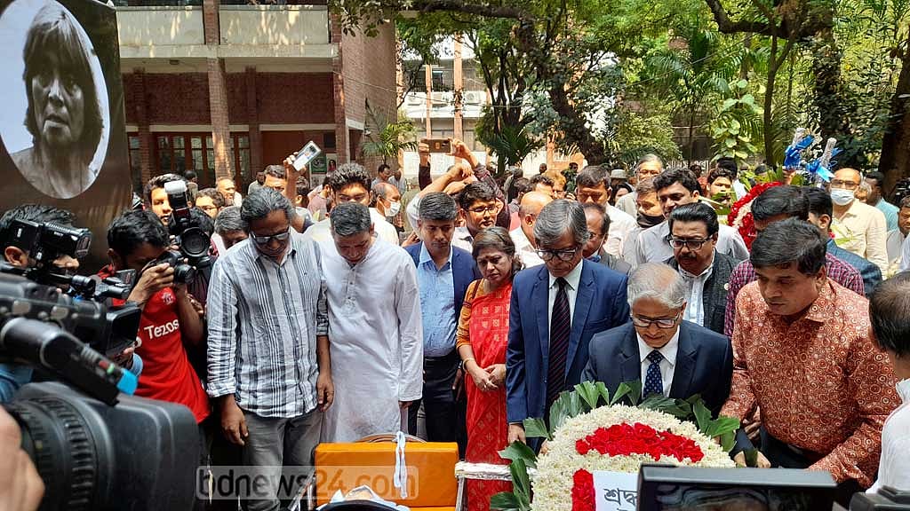 কর্মস্থলে ফুলেল শ্রদ্ধায় শামীম সিকদারকে শেষ বিদায়