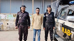 র‌্যাব পরিচয়ে বিএনপি নেতাকে হুমকি, যুবক গ্রেপ্তার