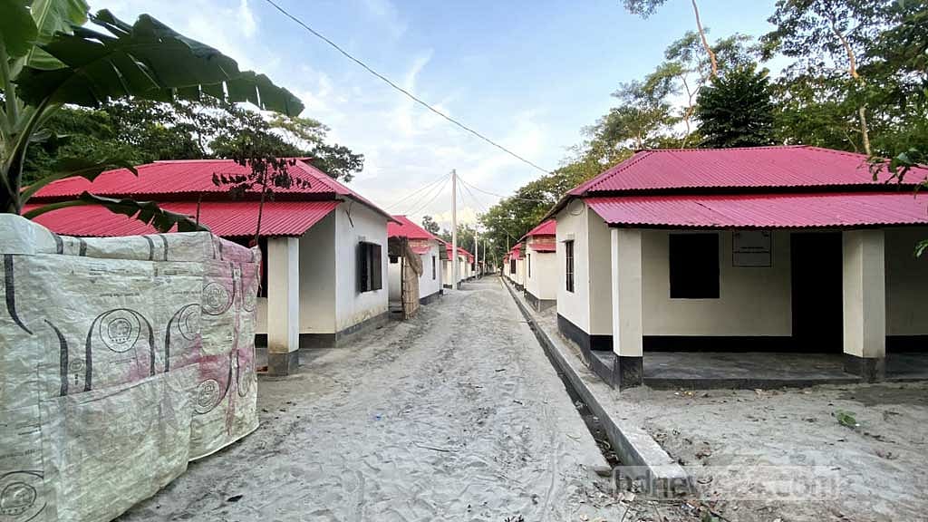 প্রধানমন্ত্রীর উপহারের ঘর পেল আরও প্রায় ৪০ হাজার পরিবার