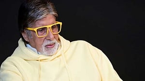 পাঁজরে চোট পেয়েছেন অমিতাভ, শ্বাস নিতে কষ্ট