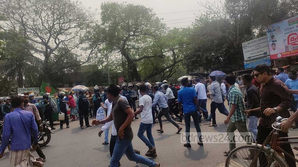 বর্ধিত গৃহকর: চট্টগ্রামে আন্দোলনকারীদের উপর হামলা