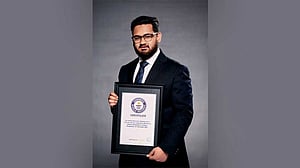 কম সময়ে টাই বেঁধে গিনেস বইয়ে আইইউবি’র সামিন
