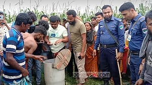 চুয়াডাঙ্গায় সেচ পাম্পের পাইপে স্ত্রীর মরদেহ, স্বামী গ্রেপ্তার