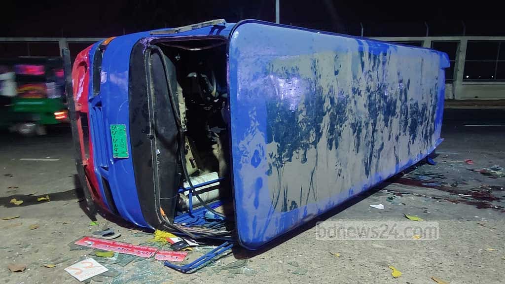 চট্টগ্রামে ট্রেন-হিউম্যান হলার সংঘর্ষে নিহত ৩
