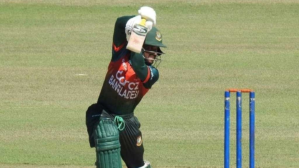 বৃষ্টির দাপটের দিনে মুমিনুলের ঝড়
