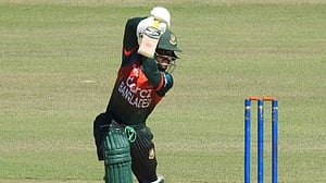 বৃষ্টির দাপটের দিনে মুমিনুলের ঝড়