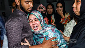 হাসপাতালজুড়ে স্বজনদের আহাজারি