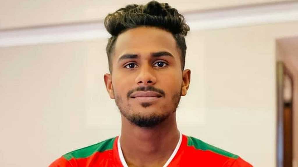 বেঞ্চে কিংসলে, জনির অভিষেক