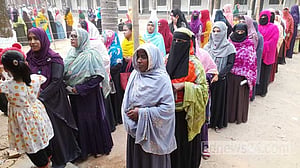 গাজীপুরে তিন ইউপির ভোট শুরু: চেয়ারম্যান পদে লড়ছেন ১৩ প্রার্থী