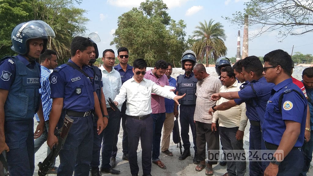 ঝালকাঠিতে অবৈধভাবে নদীর বালু উত্তোলন, দুইজনের কারাদণ্ড