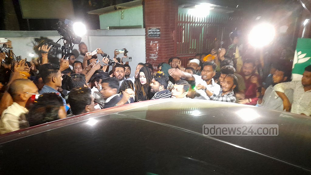 সাড়ে ৫ ঘণ্টা কারাবাসের পর মুক্ত মাহি