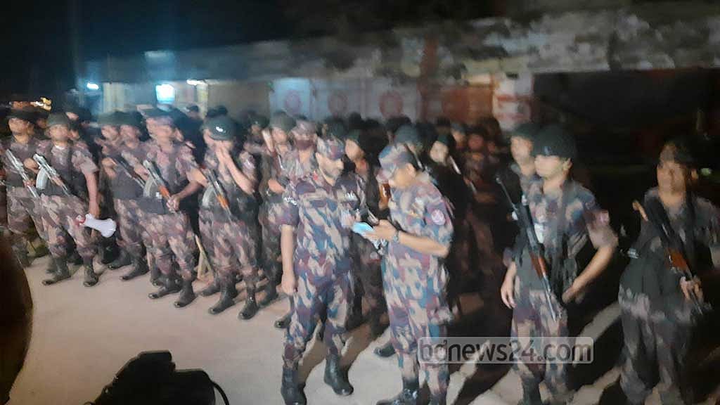 রাজশাহী বিশ্ববিদ্যালয় এলাকায় সংঘর্ষ-আগুনের পর বিজিবি মোতায়েন