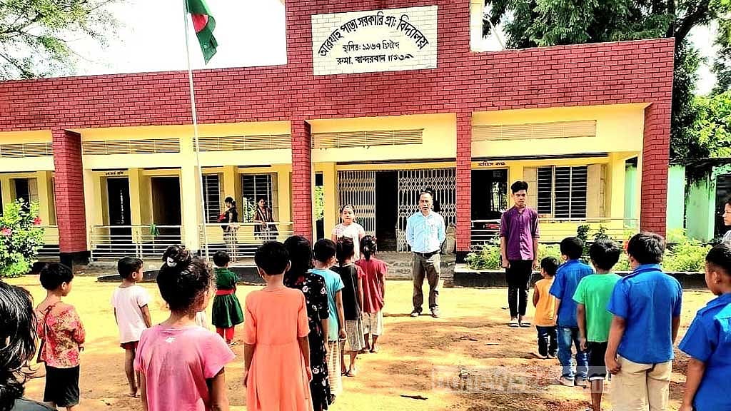 গোলাগুলির আতঙ্ক, রুমার পাড়ায়-পাড়ায় স্কুল বন্ধ