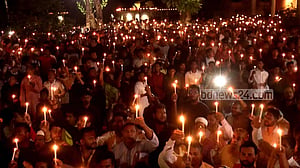 বরিশালে শহীদদের শ্রদ্ধায় হাজারো মোমবাতিতে আলোকিত বধ্যভূমি