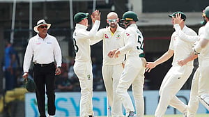 লায়নের ৮ উইকেটে জয়ের সুবাস পাচ্ছে অস্ট্রেলিয়া