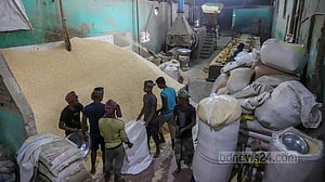 রোজার আগে ব্যস্ত মুড়ি কারখানা