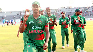 ব্যাটসম্যানের মন খারাপ হবে ভেবে উদযাপন করেন না হাসান