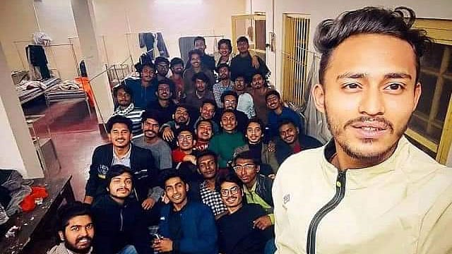 ঢাবি শিক্ষার্থীকে মারধর: ‘প্রলয়’ চক্রের বিরুদ্ধে মামলা, আটক ২