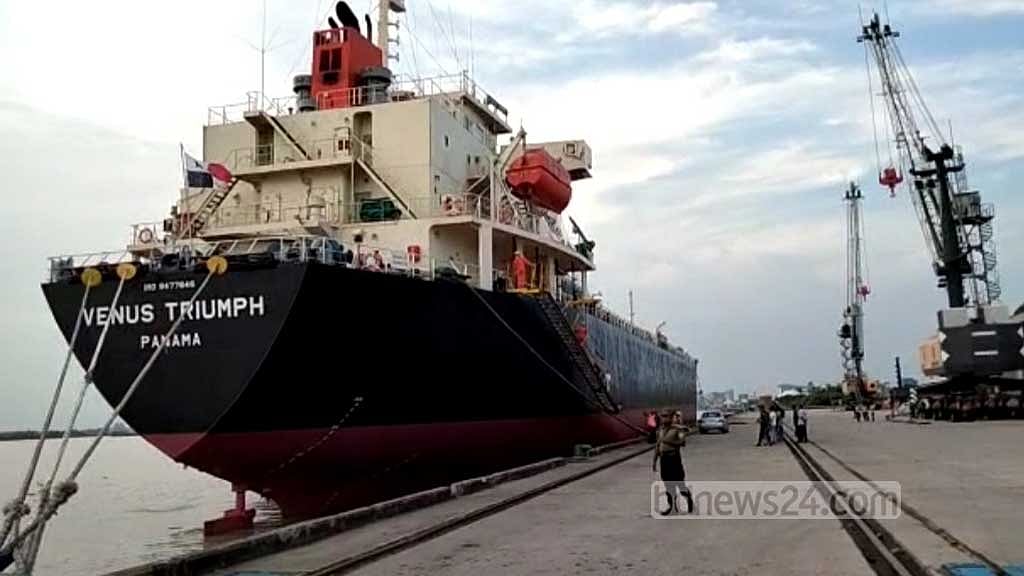 মোংলায় এল মেট্রোরেলের ১৪৪ কোচ ও ইঞ্জিন