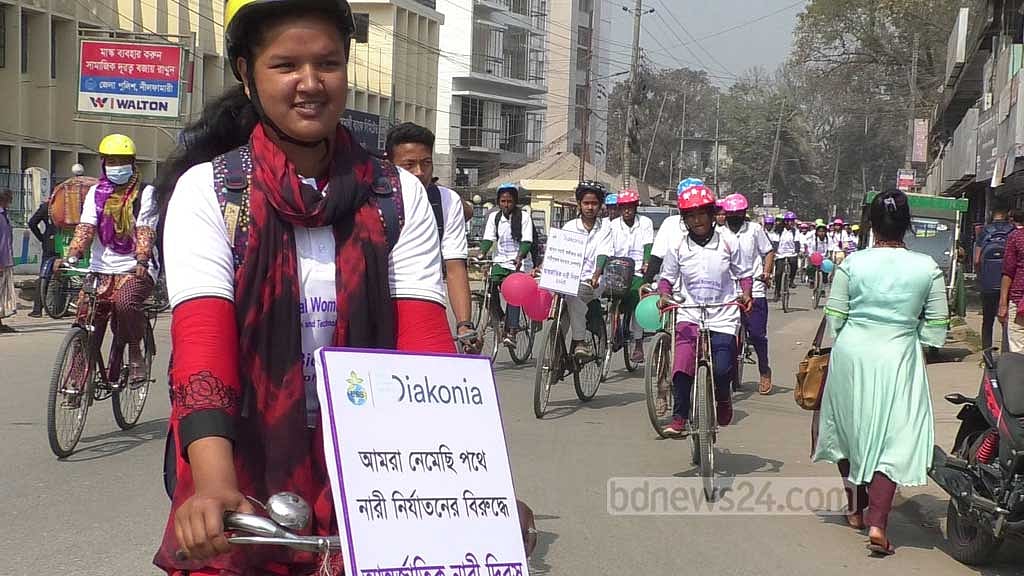 নারী দিবস: নীলফামারীতে কিশোরীদের সাইকেল শোভাযাত্রা