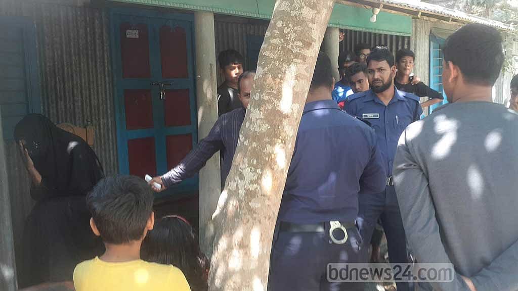 টাঙ্গাইলে বিয়ের দাবি নিয়ে ‘প্রেমিকের’ বাড়িতে নারীর অবস্থান