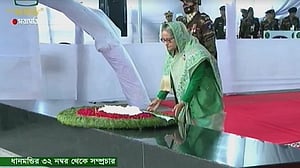 জন্মদিনে বঙ্গবন্ধুর প্রতিকৃতিতে প্রধানমন্ত্রীর শ্রদ্ধা