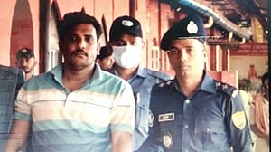 চট্টগ্রামে ট্রেনের সঙ্গে হিউম্যান হলারের ধাক্কা, চালক গ্রেপ্তার