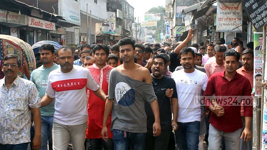 পিরোজপুরে ব্যবসা প্রতিষ্ঠানে লুটের অভিযোগ ছাত্রলীগের বিরুদ্ধে