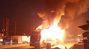 গাজীপুরে শিক্ষাসফরের বাসে হঠাৎ আগুন, অল্পের জন্য রক্ষা