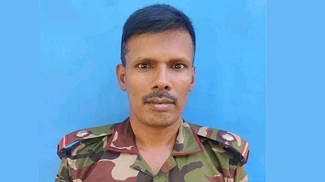 দুর্গম পাহাড়ে ‘বম পার্টি’র গুলিতে সেনাসদস্য নিহত