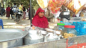 তারা ‘ঘরে যেমন, বাইরেও তেমন’