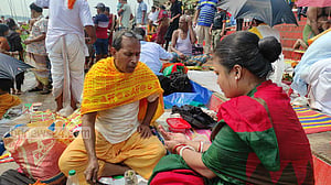 নারায়ণগঞ্জের লাঙ্গলবন্দে মহা অষ্টমীর স্নানোৎসবে পূণ্যার্থীর ঢল