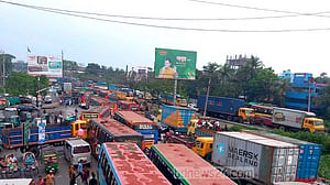 ঢাকা-চট্টগ্রাম মহাসড়কে ছিনতাইয়ের শিকার বিএসআরএমের ২ ট্রাকচালক