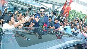 ভারতে নেমে ভক্তদের অভ্যর্থনায় ‘নাটু নাটু দল’