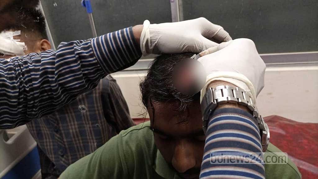 শিক্ষার্থীদের সঙ্গে স্থানীয়দের সংঘর্ষ: রাজশাহী মেডিকেলে আহত দেড় শতাধিক